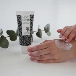 Australian Bodycare Hand Cream 100 Ml - Handcrème Voor Mannen & Vrouwen Met Zeer Droge Handen En Gebarsten Huid Met Tea Tree Olie - Dringt Snel In De Huid, Zonder Deze Vet Te Maken - Ondersteunt Het Herstellend Vermogen Van De Huid -Manicure En Pedicure 1200x1200 238