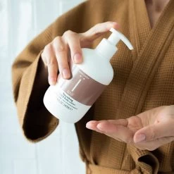 Naïf Verzorgende Handlotion – Plasticvrij – Handverzorging - 340ml - Met Natuurlijke Ingrediënten -Manicure En Pedicure 1200x1200 317