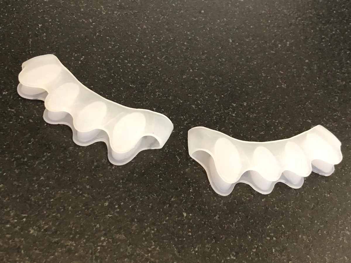 Scarlet Health | Teenspreider "Spreader III"; 1 Paar (2 Stuks) Gelhouder Van Zachte Siliconen; 5-teen Spreider Voor Hallux Valgus, Hamertenen, Kogelvormige Tenen. Vaandel 2 Scarlet Health | Teenspreider "Spreader III"; 1 Paar (2 Stuks) Gelhouder Van Zachte Siliconen; 5-teen Spreider Voor Hallux Valgus, Hamertenen, Kogelvormige Tenen. Vaandel - Afbeelding 2