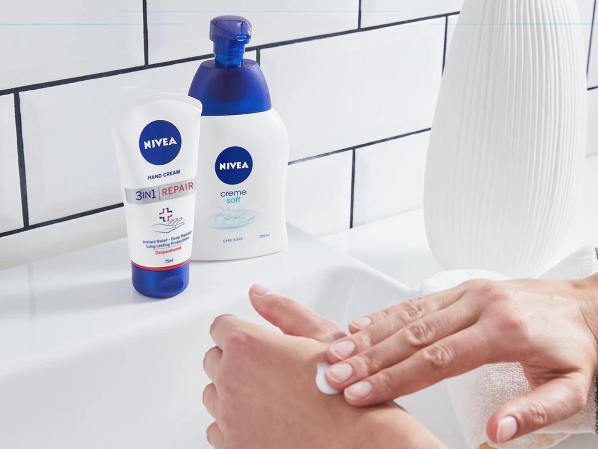NIVEA 3-in-1 Repair Handcrème - 6 X 100ml - Droge Huid 4 NIVEA 3-in-1 Repair Handcrème - 6 X 100ml - Droge Huid - Afbeelding 4