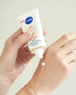 NIVEA Luminous630 Anti Spot Handcreme Anti Pigment - 50 ML 5 NIVEA Luminous630 Anti Spot Handcreme Anti Pigment - 50 ML -Manicure En Pedicure 960x1200 4